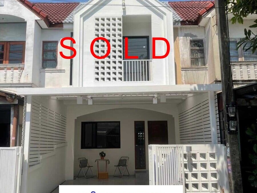 ทาวน์เฮ้าส์ 2 ชั้น เนื้อที่  18  ตร.ว   ม.สรินญา ซอยบงกช73  พร้อมอยู่ ต่อรองได้  จัดกู้ฟรี